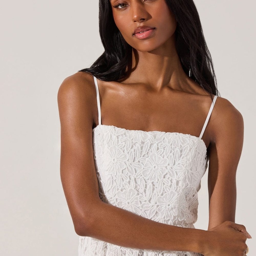 Astr White Flowery Lace Midi Dress Size Medium Nwot, Has One Very Small Flaw - Picture 2 of 16